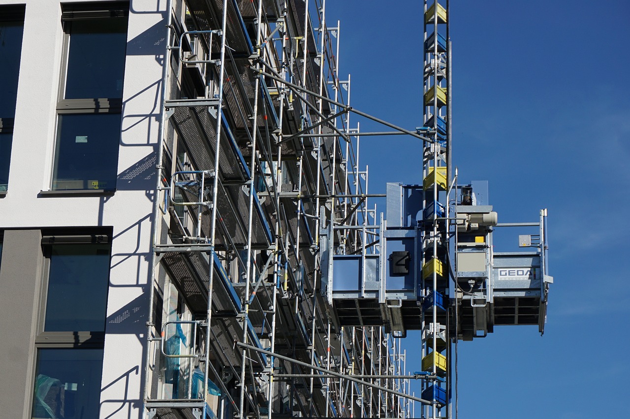 Gerüst an Fassade - Wärmedämmung